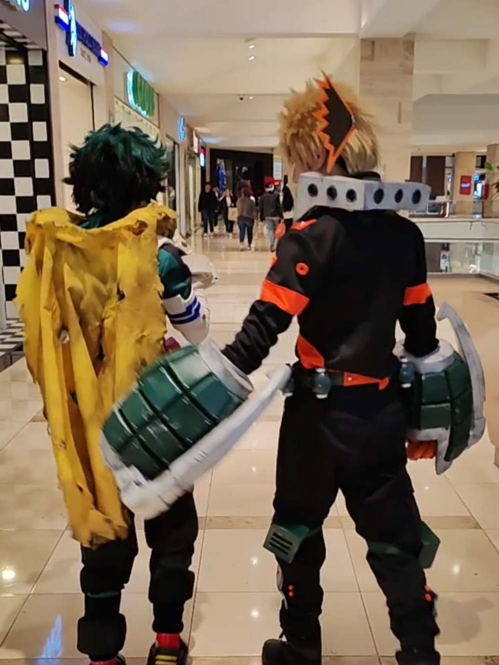 @-¦ Clear 🧡 @YviePixUwU 💙 a alguien lo regaño sensei🤣 perfecto #sensei ✨ #bakugou #aizawa #aizawasensei #bakugoukatsuki #deku #dekucosplay #bokunoheroacademia #paratiiii #fypシ゚viral🖤tiktok #otaku #parati #friends #fyp #fypp #bakudeku💚🧡 #bakudeku #shipp #friendship #cosplayer 