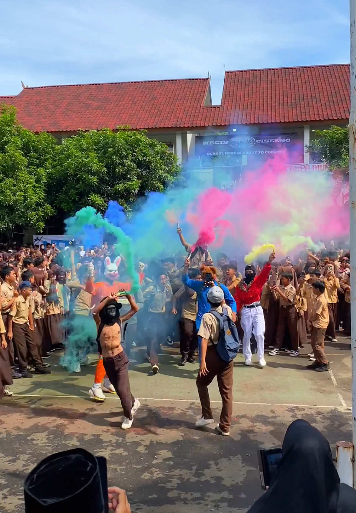 Gimana? Seru kan sekolah di necis ? 🤘🏻😁🔥☠️  #smpn1ciseeng #bogor #teacherday #necisone #necis46 #angkatan2024 #gurumuda #gurupjok #PapaTri #baukeringat #CapCut  