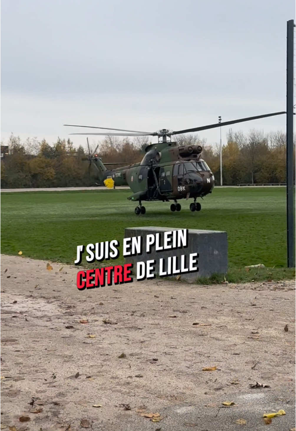 Action impressionnante au cœur de Lille ! Un hélicoptère militaire a atterri et décollé en plein centre-ville, mobilisant militaires et policiers pour une opération spéciale. Sous les yeux ébahis des passants, les forces d’intervention ont été déposées sur un bâtiment stratégique. Une démonstration de coordination et de précision digne des plus grandes opérations ! Découvrez ces images exclusives qui capturent l’intensité de ce moment.” #Lille #Hélicoptère #OpérationSpéciale #Sécurité #ForcePublique #Intervention #Militaire #Police #UrbanAction #Déploiement #MissionSpéciale #VilleDeLille #ActionUrbaine #SécuritéUrbaine #HélicoptèreMilitaire #ÉvénementSpectaculaire #Tactique #Surveillance #ForceDeLOrdre #OpérationUrbane