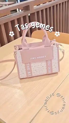 Cakep bgt #tas #taswanita #slingbag #handbag #tasselempang #taskondangan  #jimshoney #fyp 