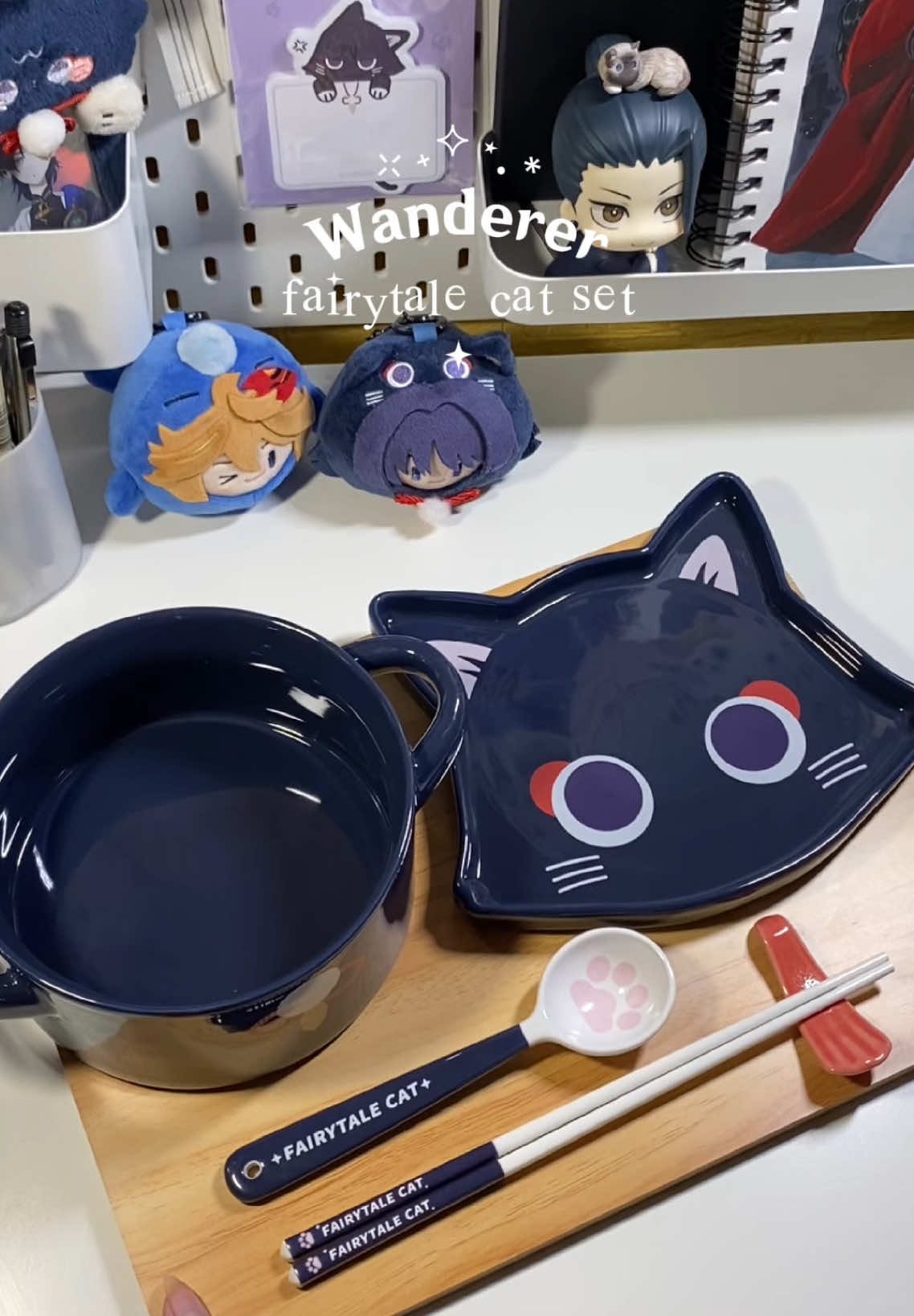 Saw so many comments in my previous video saying they’d eat in the pet bowl but luckily the fairytale cat collection comes with a scarameow tableware set for humans.  I actually preordered this as a self birthday present and now it feels like an early christmas present :P  Its super pretty T-T #wanderer #scaramouche #GenshinImpact #fairytalecat #genshin #wanderergenshinimpact #scaramouchegenshinimpact #scara #kabukimono #fairytalecat #tableware #ceramics #scaranation #balladeer #fatui #fatuiharbinger #cat #cats #catsoftiktok 