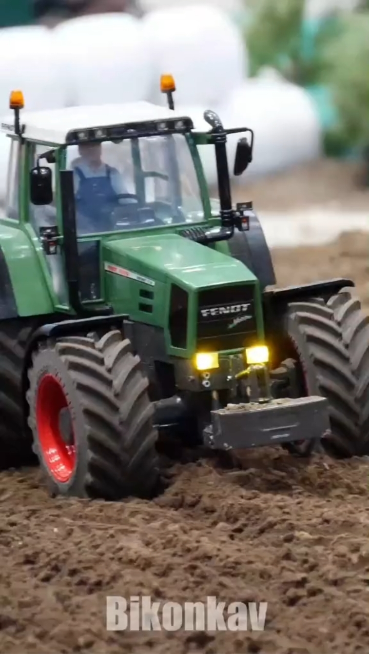 #fendt #farmer #landwirtschaft #agriculture #agri #rctoys #tractor #remotecontrol #modellbau #funktionsmodellbau 