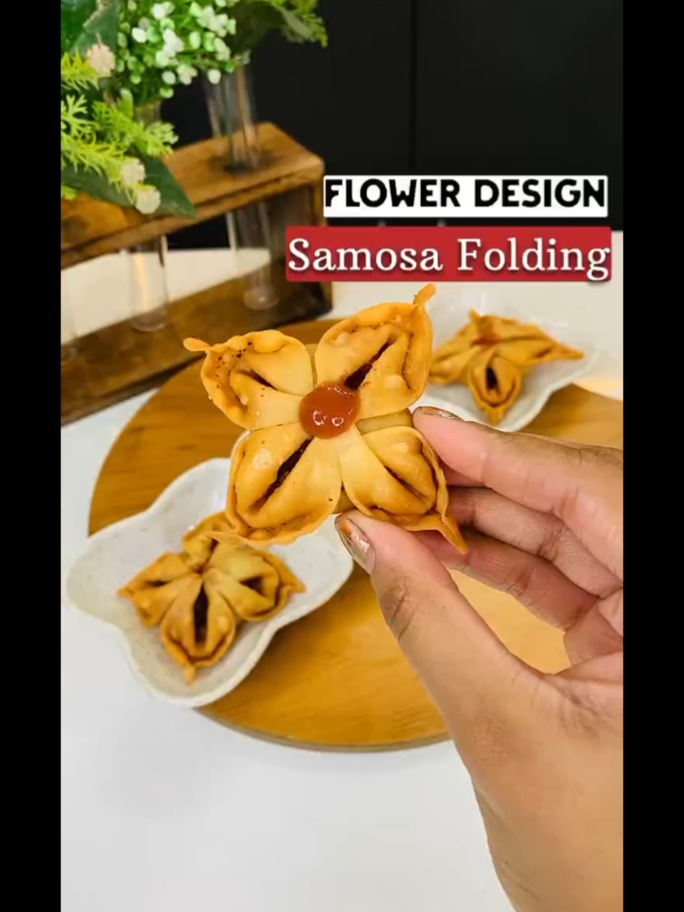 Flower Style Samosa Folding #fyp #foryou #foryoupage #foryourecipe #Foodie #cookingwithme #uk #desifood #pakistanifood #London #indianrecipes #recipes #trending #pakistanirecipes #samosa #samosafolding