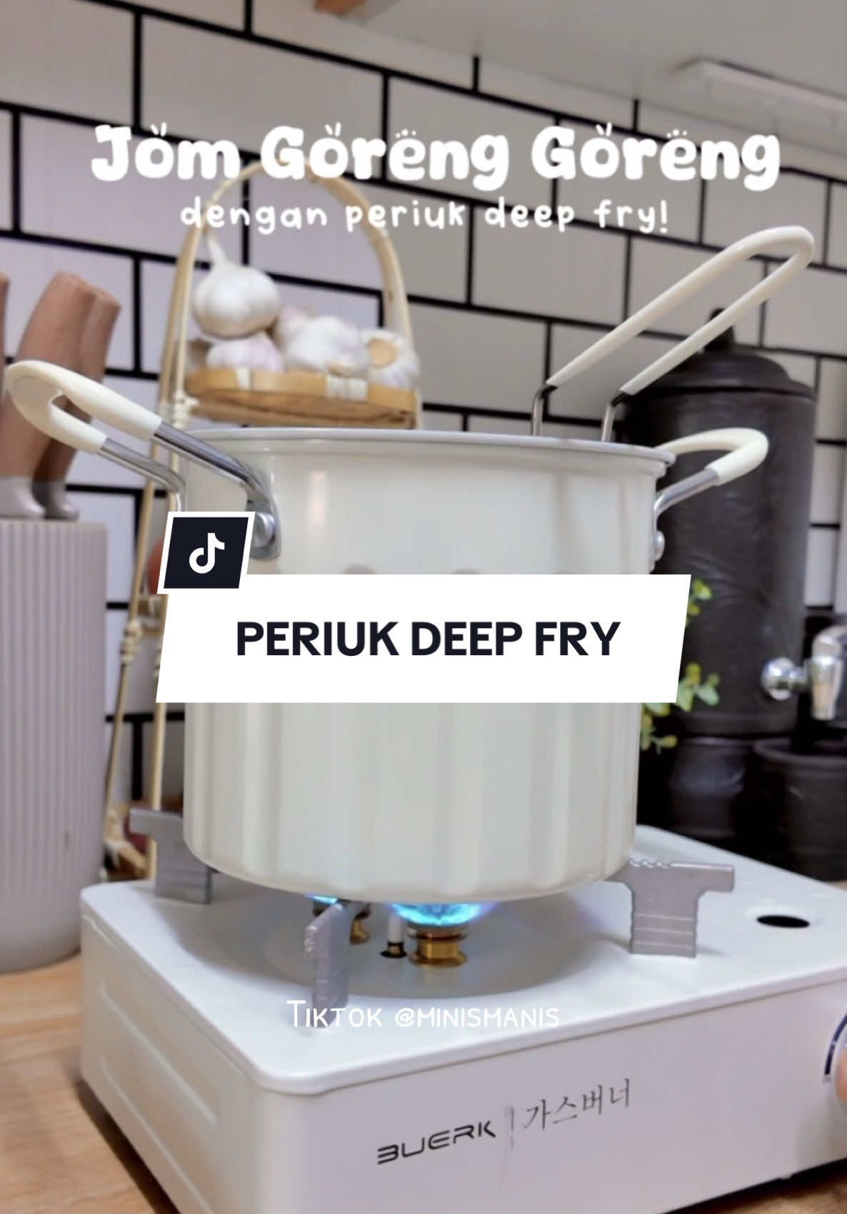 Jom goreng goreng dengan periuk deep fry cantik ni! Senang tau periuk yg dah ada sekali bakul penapis ni. Boleh terus tos minyak. Tak payah guna penapis lain dah 😍 #deepfrypot #periukdeepfry #kitchenitems 