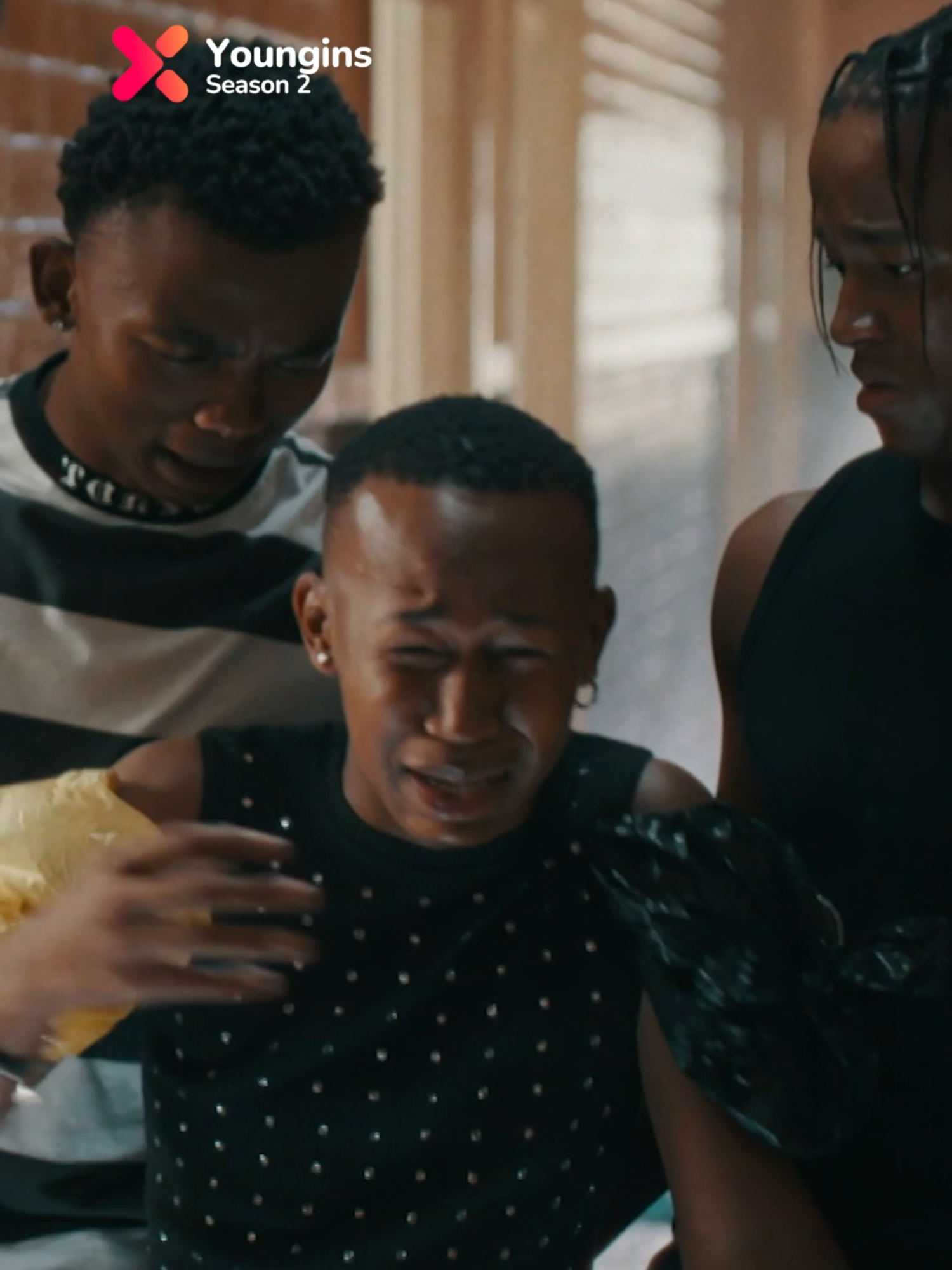 Drama to the rescue! Tumelo knows how to flip the script and avoid trouble. 😂👏 #YounginsShowmax#WhatToWatch #Youngins