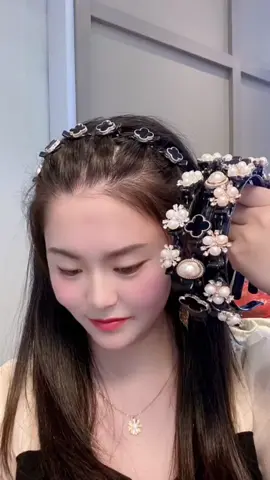 This headband with built-in hairpin is so practical #Hairstyle is so simple #Braided hairband #Hairband #Beautiful and high-end