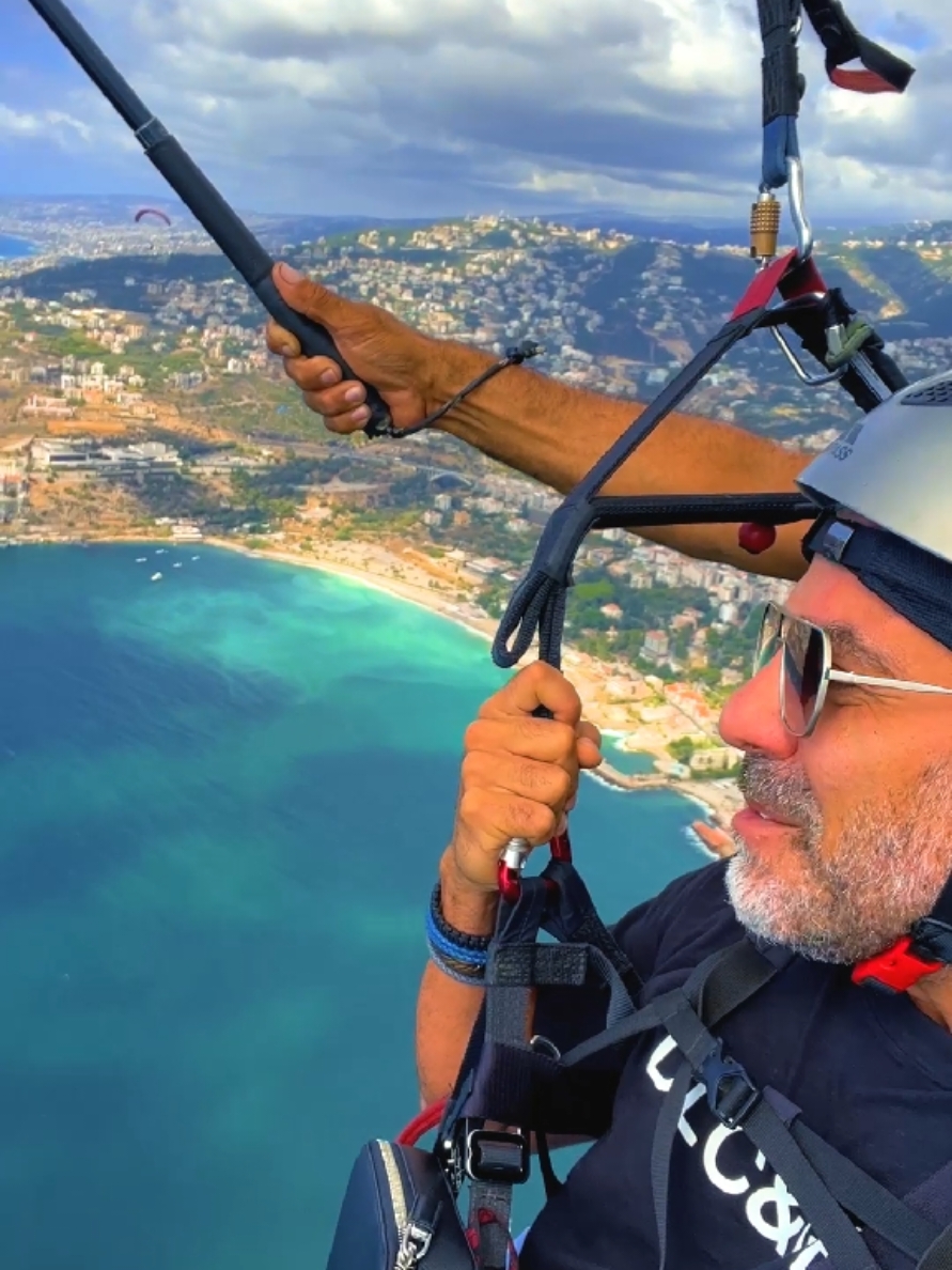 Fly high over Lebanon's beauty 🌍✨ This Christmas, let’s celebrate peace, love, and the magic of our breathtaking country. قولو يلا، ع بيروت اللي اشتقتلا 🇱🇧 🎅❤  #VisitLebanon #ChristmasInLebanon #FlyForPeace #paragliding #lebanon #beirut #joeashkar 