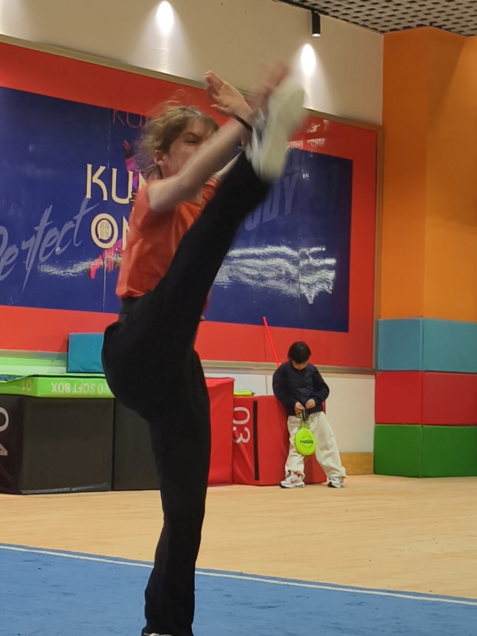 Annie is training changquan junior group B. Annie and Leo are training for competition. Some exercises are not appropriate for beginners or useless for a leisure practice. #wushu #kungfu #martialarts #china #chinese #technique #skills #annie #girls 