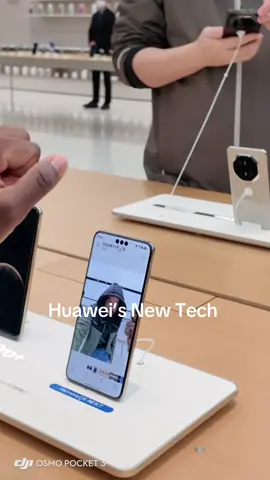 📍What do you think about this new tech?  It’s no longer a fiction movie to airdrop photos, videos,…etc without touching your phone  #huawei #china #tech 