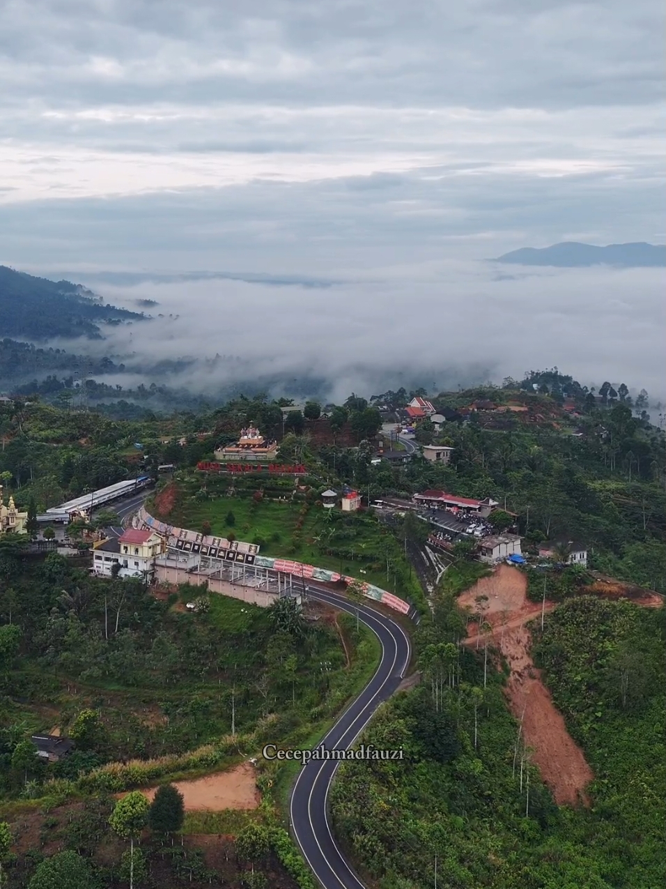 Pagi di Rest Area Puncak Sumberjaya #lampungviral #lampungpride #lampungpunyacerita #lampungbarat #lampung #lampunggeh #restareapuncaklampungbarat #pesonalampungbarat 