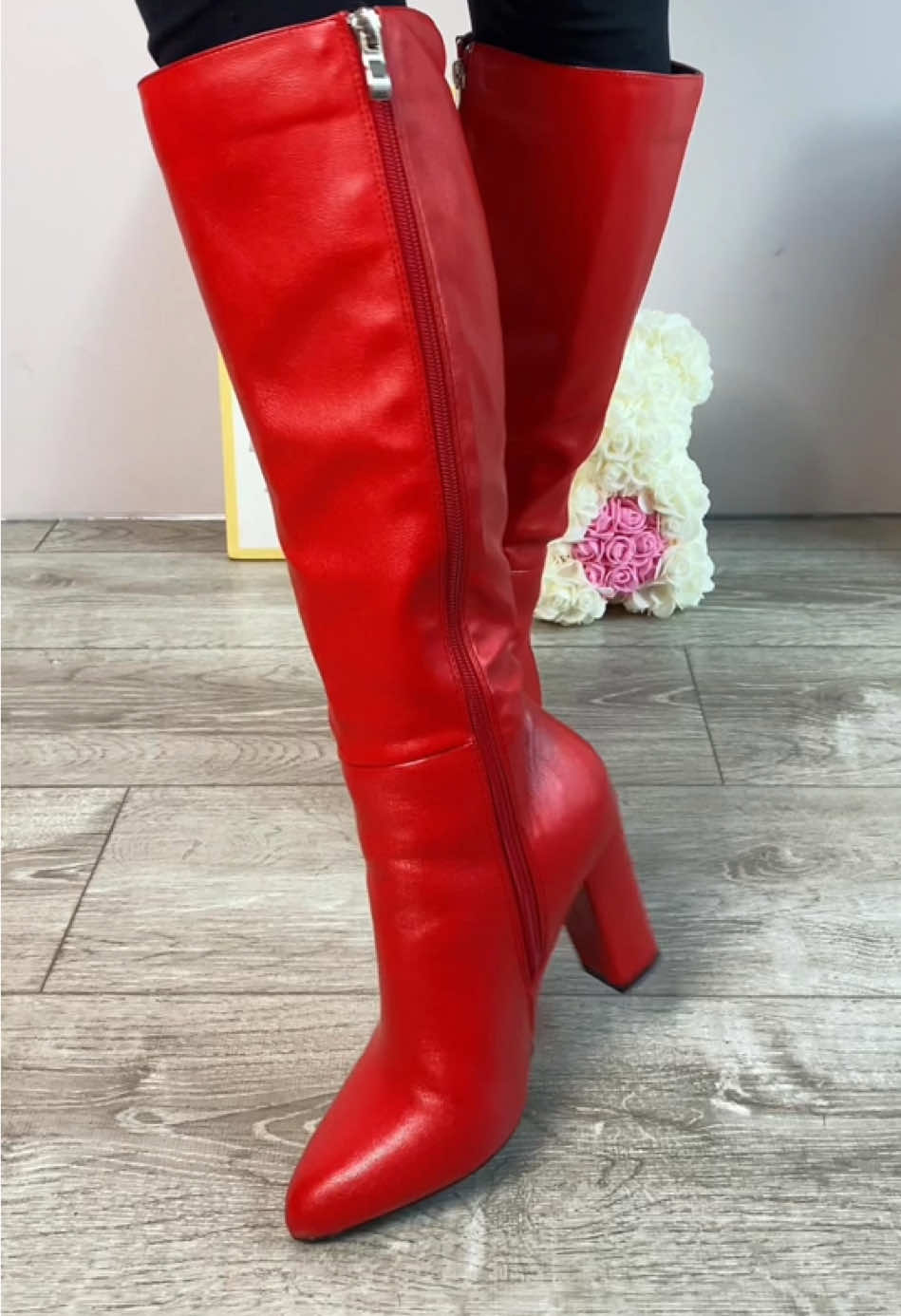 So sexy ❣️❣️ #tiktokshopblackfriday #tiktokshopcybermonday #spotlightfinds #christmas #blackfriday#TikTokShopHolidayHaul #spotlightfinds#boots #shoes #shoestyle #womenshoes #heels #fashion 