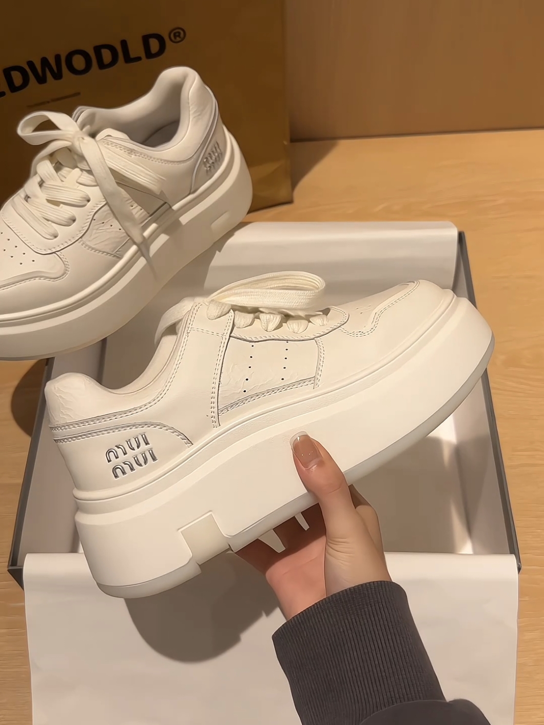 Giày thể thao độn đế #giaythethao #giaythethaonu #giaydepxinh #giaydep #giayxinh #shoes #xuhuong #thinhhanh #muataitiktok #huynhnhu090101 