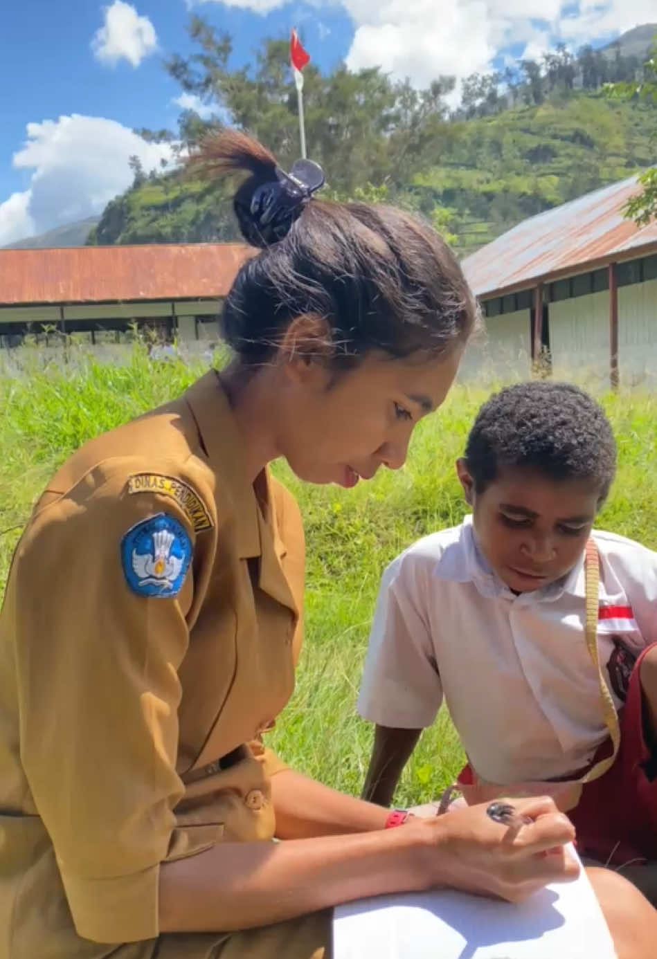 Guru Pedalaman Papua #fyp #Papua #guru 