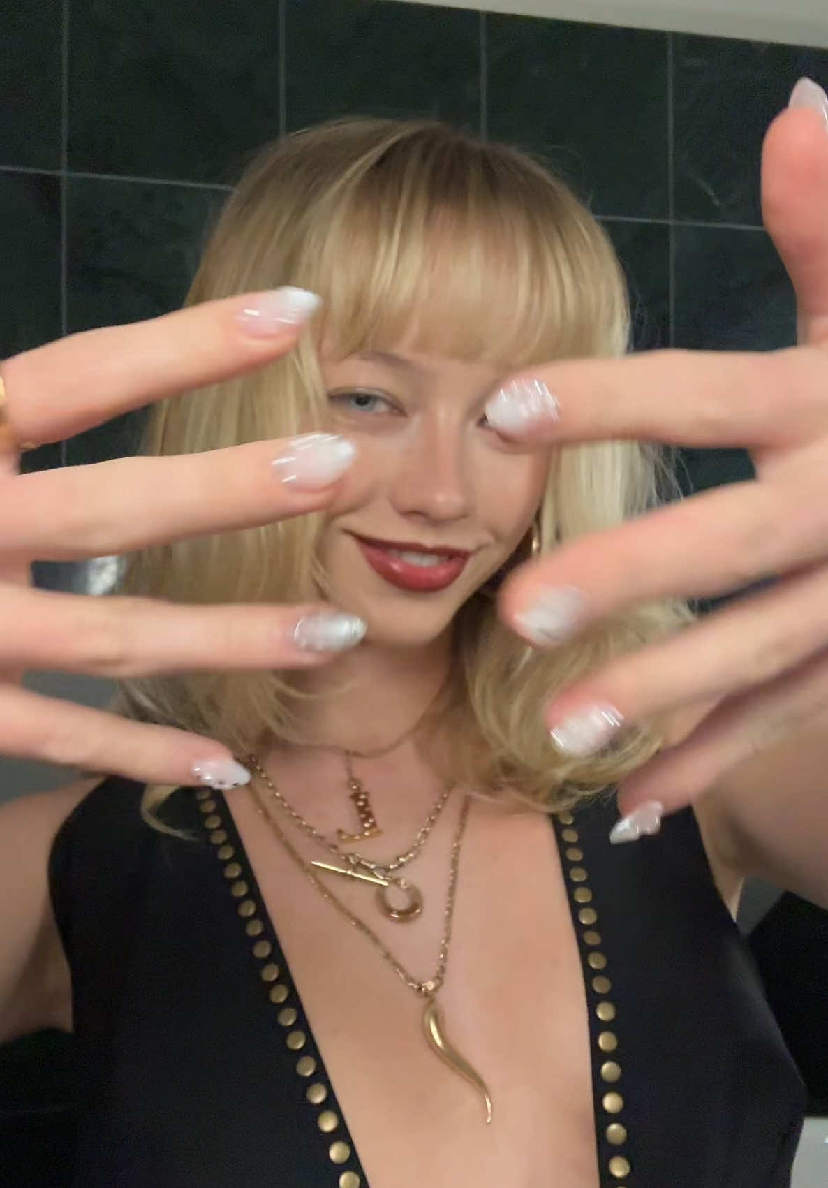 Festive season nails 💅 I can’t believe I’ve gone the whole year only doing natural nail gels 
