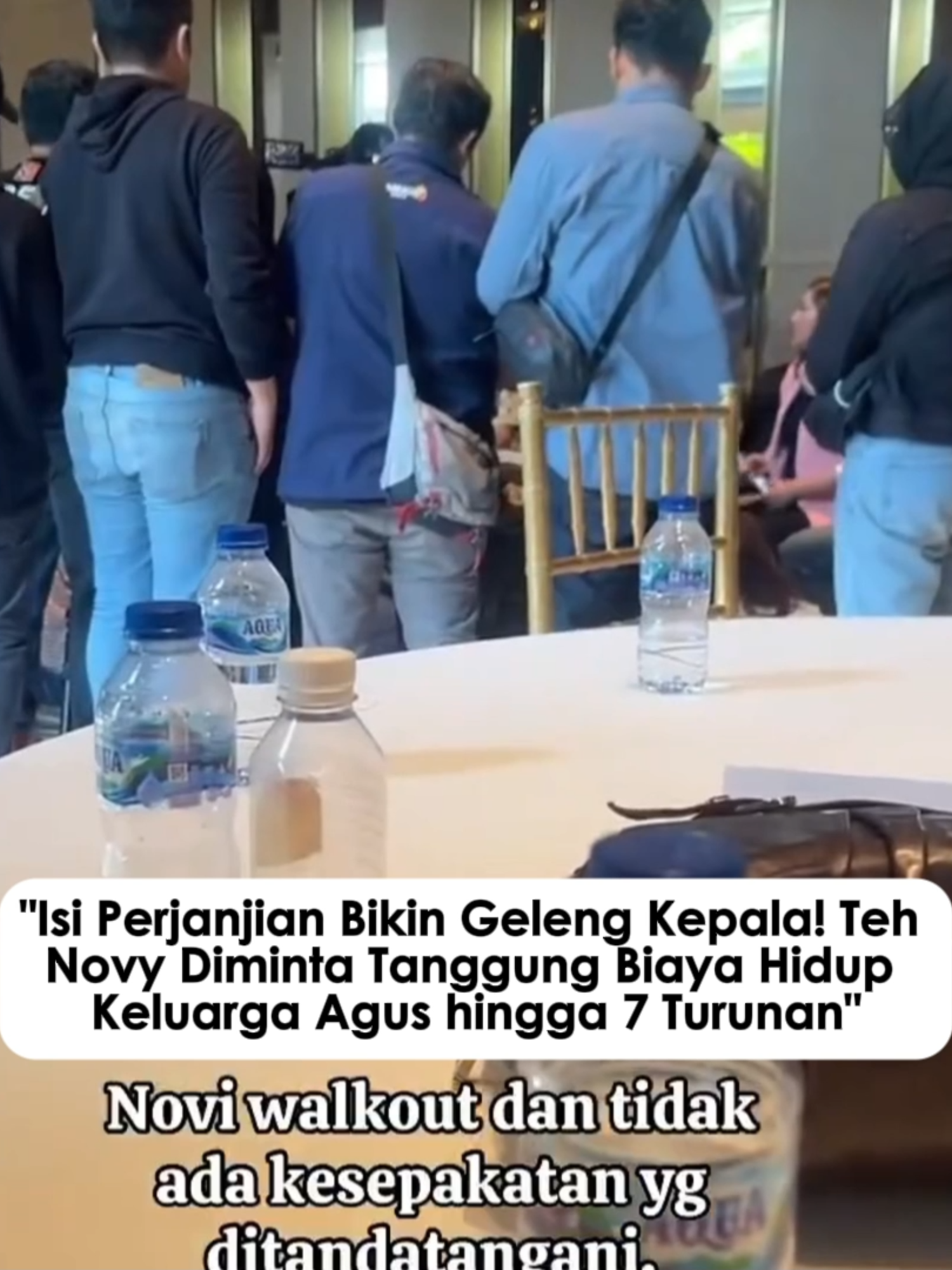 Isi Perjanjian Mengejutkan, Teh Novy Diminta Bikin Donasi Lanjutan dan Tanggung Biaya Keluarga Agus hingga 7 Turunan Bandung – Drama pertemuan antara Teh Novy dan pihak Agus kembali menjadi perbincangan hangat setelah isi perjanjian yang diajukan terungkap. Dalam dokumen yang viral di media sosial, Teh Novy diminta untuk membuat donasi lanjutan sekaligus menanggung biaya hidup keluarga Agus hingga tujuh turunan. Permintaan tersebut dianggap tidak masuk akal oleh banyak pihak, termasuk Teh Novy sendiri, yang akhirnya memilih walkout dari pertemuan. 