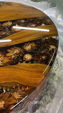 Столешница из шишек, карагача и эпоксидной смолы