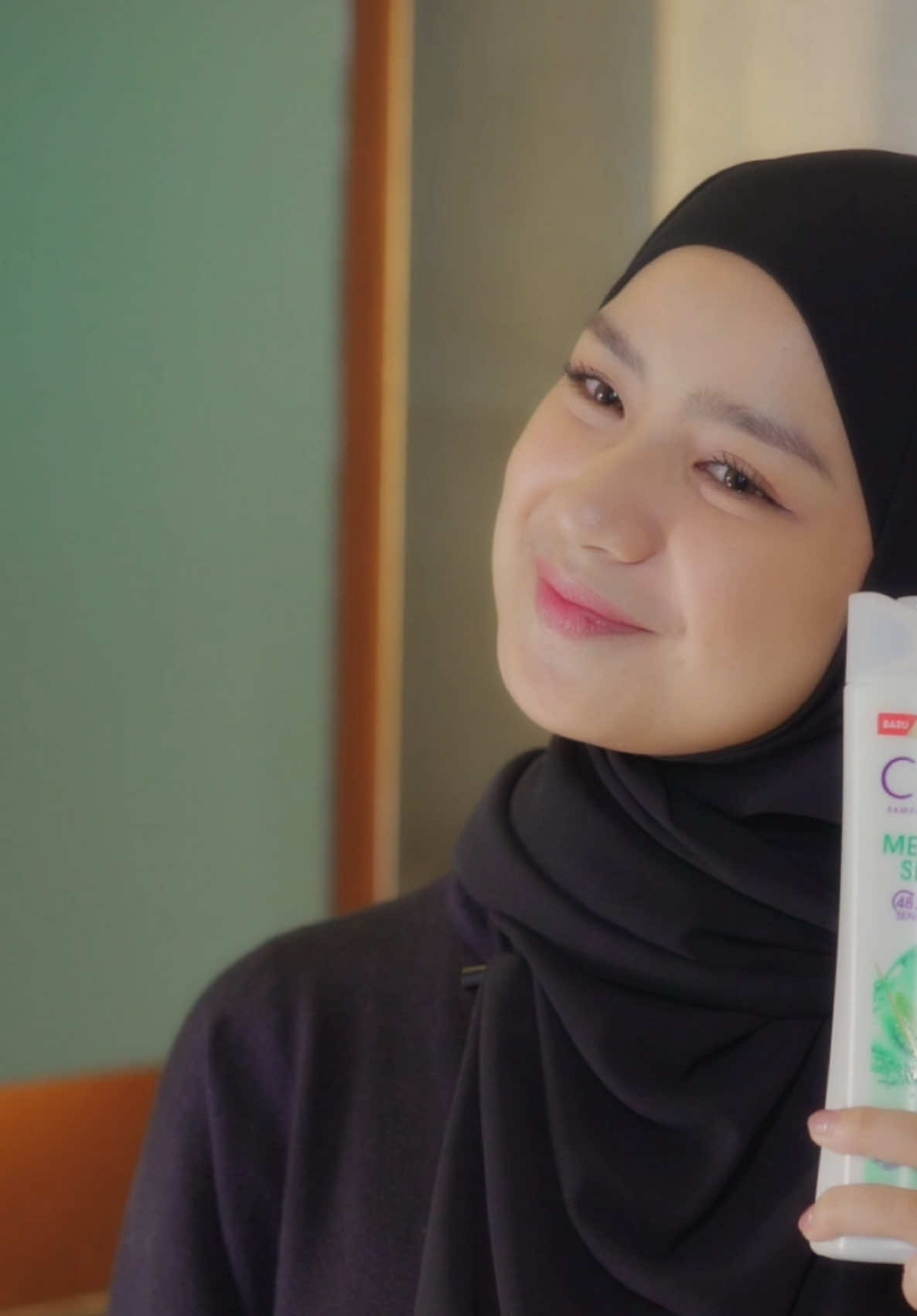 Sebagai hijabers yang sering melakukan aktivitas di luar bisa bikin kulit kepala jadi gatal dan ketombean. Jadi aku langsung konsul ke Scalp Derma Expert.  Kalo hijabers lainnya juga punya masalah kulit kepala yang sama, langsung aja ke Tanya Scalp Derma Expert biar CLEAR di Halodoc! @clearindonesia #CLEARinAja #ScalpDermaExpert  #ScalpBarrier