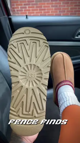The coziest slides  🍁 Ugg Tazz slides 🔗 in bio True to size  #blackgirlluxury #blackgirltiktok #unboxing #boots #platform #sand #fencefindhaul #fall#themboyz #thegatefinds 