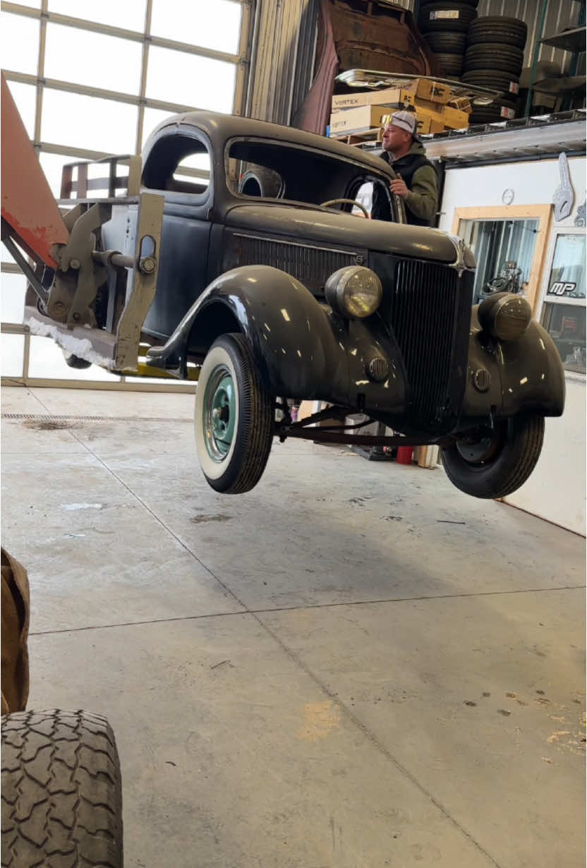 I hooked onto the @Southland Trailer Corp. Royal Cargo trailer to go help my friend @WayneDick move his 1936 Ford 3 window coupe! Very cool and rare old car. If you’re into old vehicles and cool builds Wayne builds some amazing stuff! @Blaklader Workwear #trailer #classiccars #restoration #ford