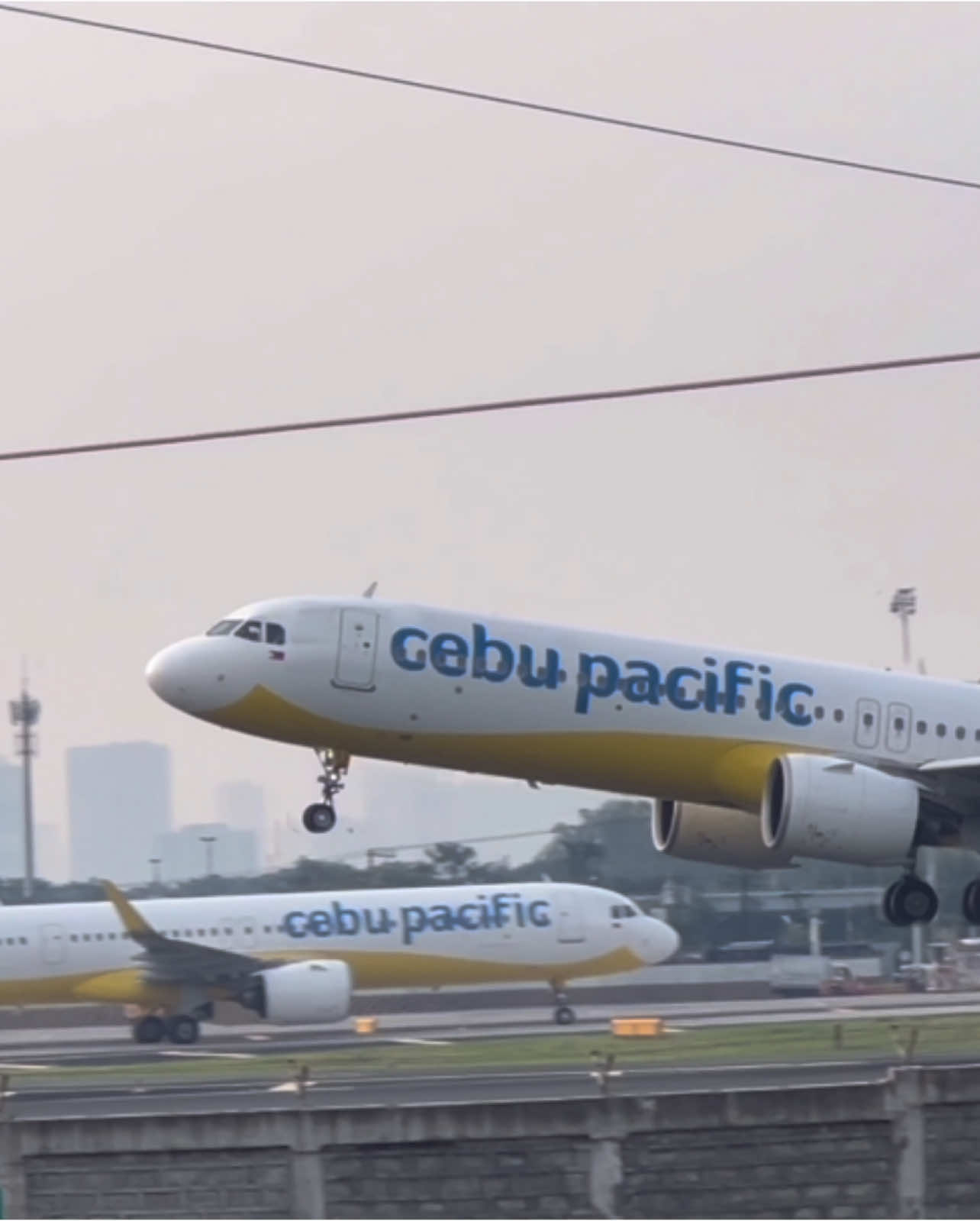 Nakakamiss tumambay sa Shell C5 🥲 #avgeek #planespotting #planespotter #aviation #fyppppppppppppppppppppppp #cebupacific #bacolodplanespotter 