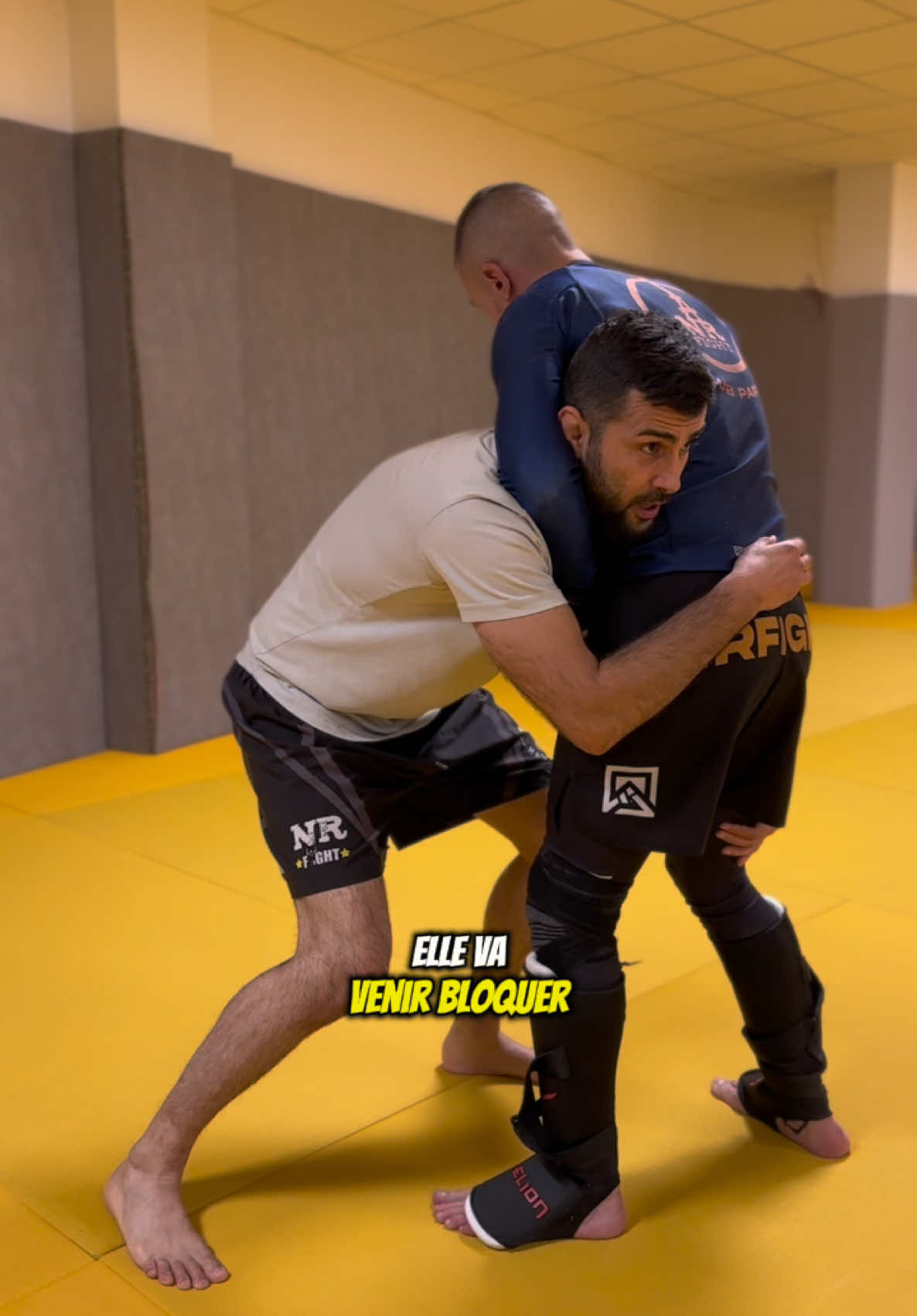 La Von Flue Choke par coach Edu 🤯 Abonnez-vous pour plus de contenue. 🎥 #nrfight #mma #lutalivre #guillotine #defense #paris  