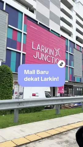 Ada shopping mall BARU di Larkin ! 🏬🎉 Hola hola 👋🏻 kalau u guys nak tahu, dekat Larkin sekarang ada mall baru! Larkin Junction Mall  Hari Pembukaannya ESOK pada 29 November 2024 ni dan start buka pada pukul 10 pagi! Ada persembahan serta game yang best pada hari pembukaan ESOK ! banyak FREE baucar juga weh ESOK! Jom ke Larkin Junction 😍 Pastikan korang follow media sosial rasmi diaorang tau @LarkinJunctionOfiicial  di IG, FB dan Tiktok  #larkinjunction #JomLarkin #LarkinFamilyFun #JohorBahruLifestyle #LarkinMall #LarkinNewMall #LarkinOpening #fyp #fypp #foryou #viral #masukberanda #jbstyle #gonow 