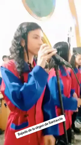 Un día bendecido en todo su esplendor el mismo día que tuve la dicha de cantarle la virgen de Santa Lucía en su bajada y también fue el día de mi cumpleaños  cumpliendo 16 primaveras con gaitas amistades público y con mucho amor en la ambiente cantando con el alma la  música que llevo en la sangre que es la gaita #gaitas #santalucia #patrona #santslucia #paratiiiiiiiiii #publico# #maracaibo