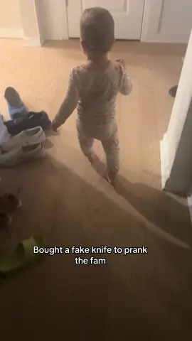 My sister was shaking for 10 mins after this #prank #niece #makethisviral 
