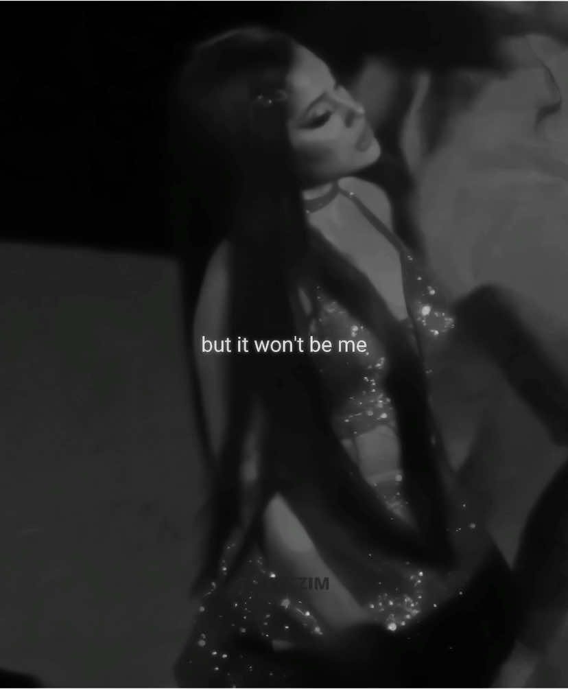 but i’m complete  #arianagrande #lyrcs #lyrcsmusic #arianagrandelyrics #fypage #explore 