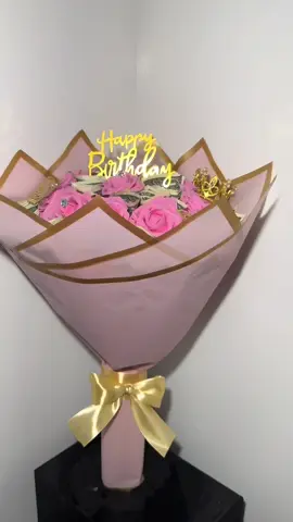 $20 money bouquet 😍#birthday #happybirthday #nakeebouquets #birthdaygirl #southcarolina #rose #rosebouquet #ramobouquet #foryoupage #foreverflowers #moneybouquet #fypage #viral #eternals #loveyoubox #florist #floristoftiktok