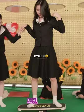 On todays episode of “Why everyone finds Ryujin attractive” #itzy #midzy #chaeryeong #chaeryeongitzy #yeji #yejiitzy #ryujin #ryujinitzy #lia #liaitzy #yuna #yunaitzy #kpop #kpopfyp #fyp #aceofgenz 