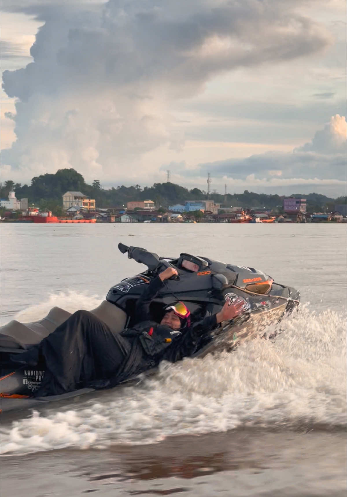 acill lagi santai kawannn😭 @Acil wanti @Jetski Mahakam #jetskimahakam #samarinda #terassamarinda #