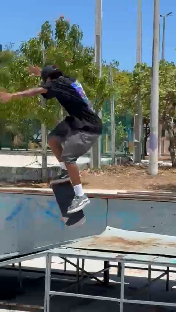 Skate na Praça do Disco Voador: Cultura e Estilo!#Skateboarding  #skatebibes #sk8 #tiktokbrasil #pontanegranatalrn #streetwear #vaiprofy #Skateboard 