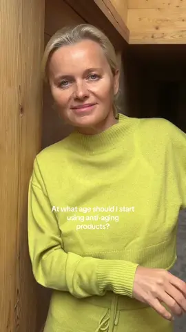 STURM SESSIONS 👩🏼‍⚕️ When to start using anti-aging skincare products
 
 The moment you start using skincare products, is the moment you begin preventing signs of aging ☁️ 
 
 💧 Keep skin hydrated with a hyaluronic serum and a lipid-rich moisturiser 
 🆘 Avoid ingredients that may cause inflammation 
 
 Shop Dr. Barbara Sturm’s skincare essentials now via link in bio ⬆️ 
 
 #DrBarbaraSturm #Skincare #AntiagingSkincare