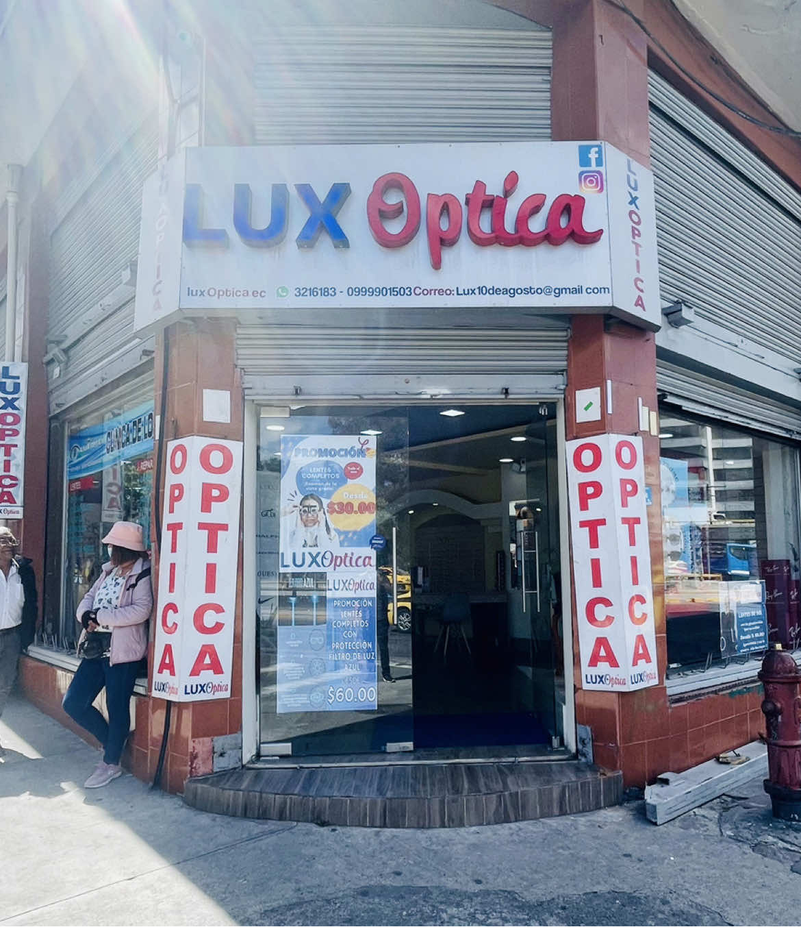 Visita nuestra sucursal en el sector El Ejido en la calle asuncion & 10 de agosto Esquina agenda tu cita & recibe 20% off en armazones #quito #moda #gafas 
