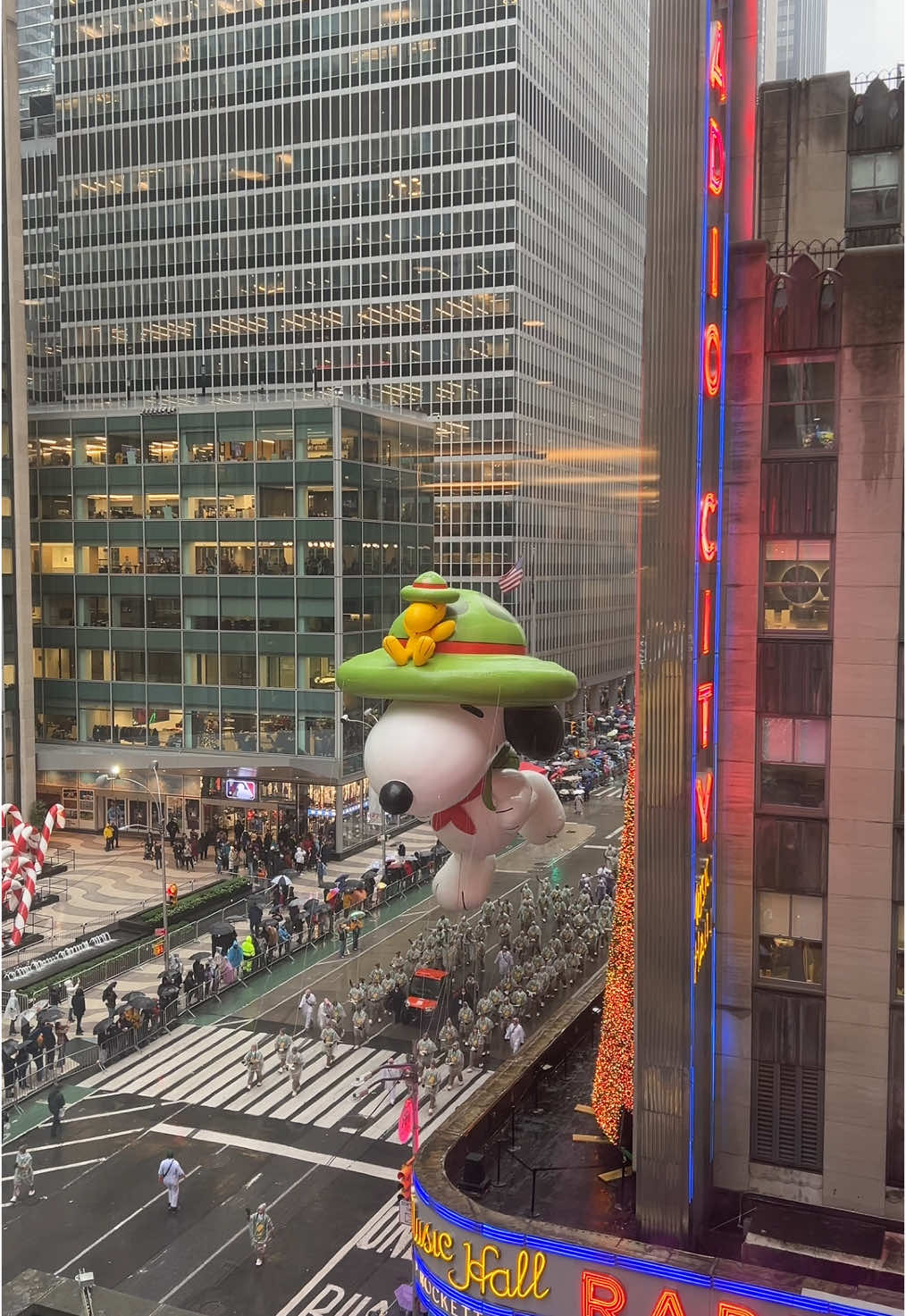 hiiii snoopy 🥹 #MacysParade #TODAYShow 