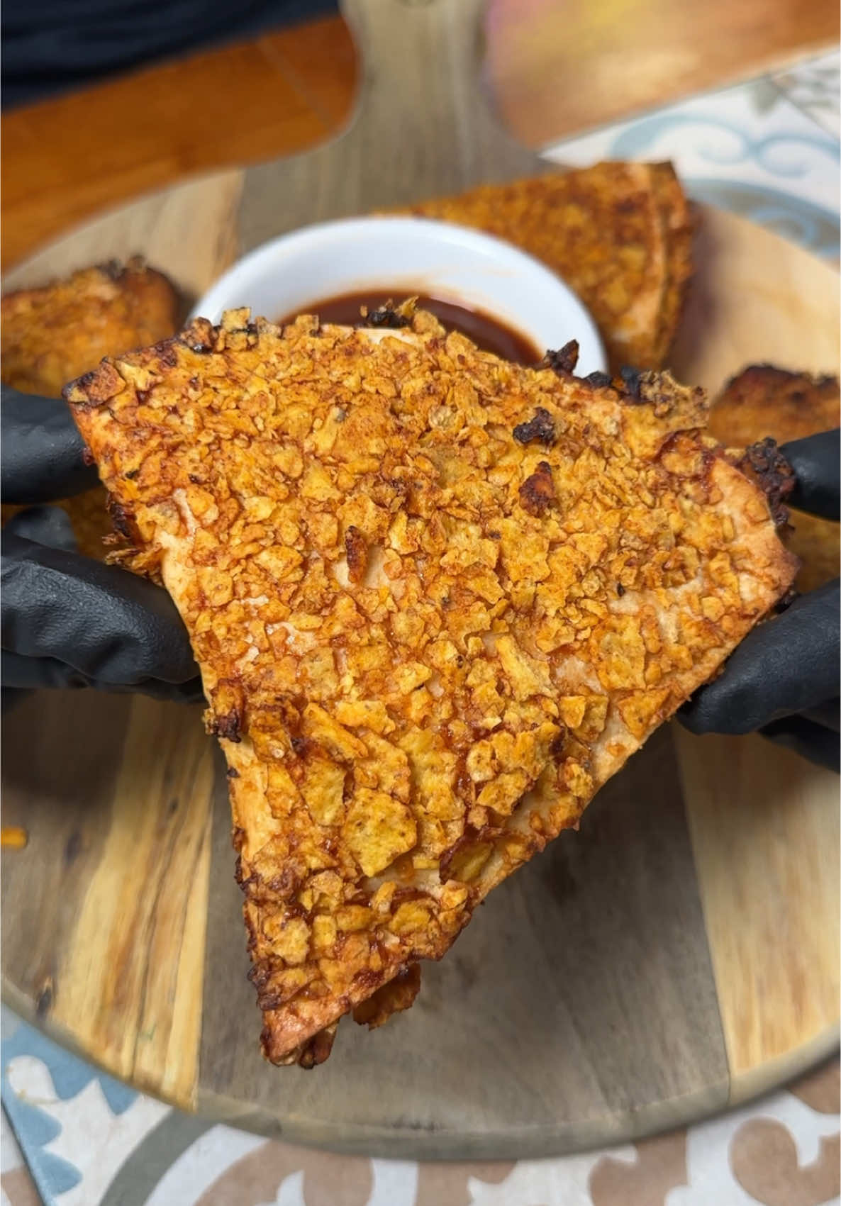 DORITOS RELLENOS DE CARNE Y QUESO ⬇️Si te han etiquetado te toca cocinar⬇️ Los doritos más bruutales que triunfarán en casa🚀 📝INGREDIENTES📝 Pechuga de Pollo 1uni Doritos BBQ Salsa BBQ Queso Mozzarella  Sal Pimienta N. Harina+Agua=Pegamento casero 🔥AirFryer 200°c 10min Horno 200°c 15min🔥 #doritos #pollo #recetasfaciles #comerbien #recetas #ideas #cocina #españa