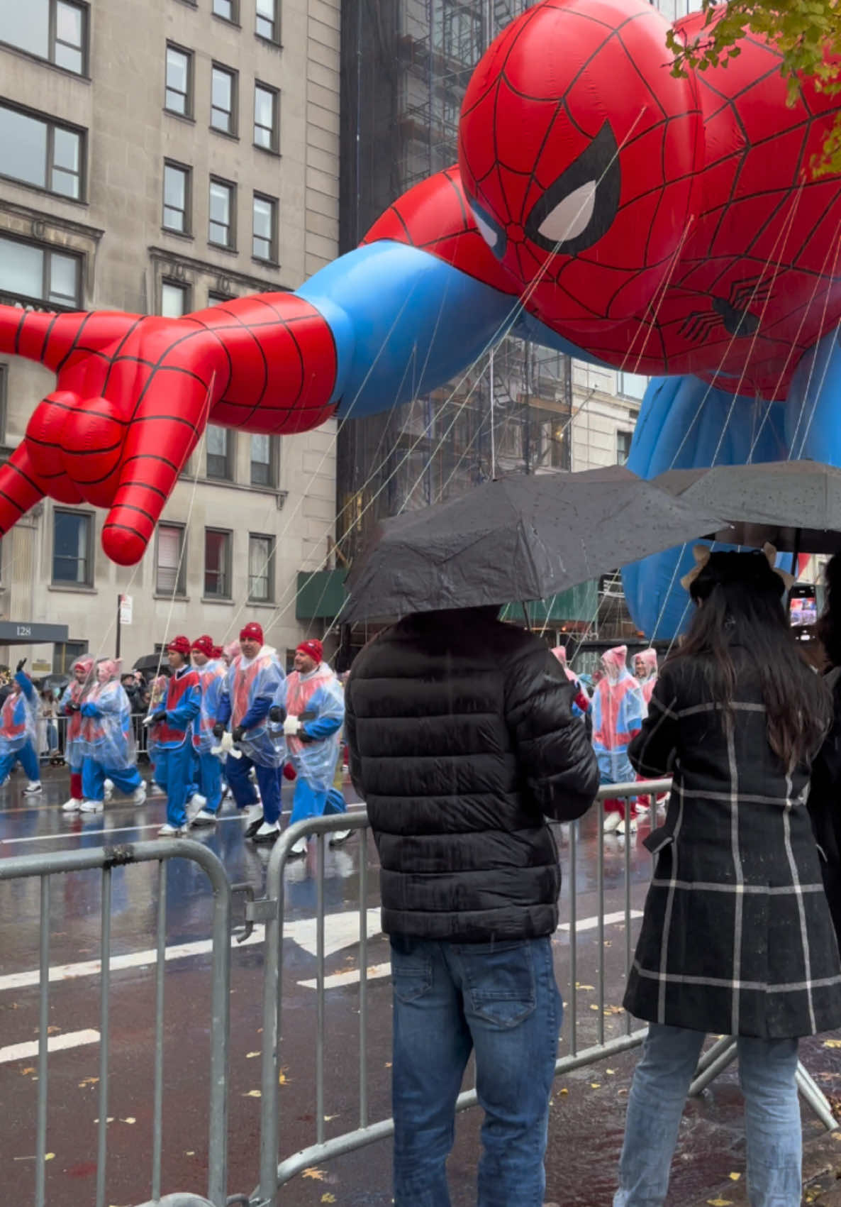 Spider-man!! #MacysParade #MacysThanksgivingDayParade #Thanksgiving #Macys #NYC #NewYork #NewYorkCity #Parade #HolidaySeason #Thanksgiving2024 #spiderman 