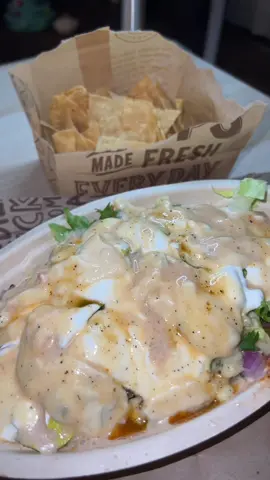 chipotle!!! happy thanksgiving💕 #chipotlebowl #chipotlemukbang #chipotleburritobowl #burritobowl #chipotlequeso #mukbang #mukbangeatingshow #asmr #asmreating #asmrfood #eatwithme 