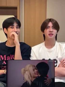 แม่ถามหนูจริงๆ แม่ถามหนูจากใจ ต้องใส่ใจน้องขนาดไหน ถึงได้จับอาการน้องได้เลยทันที เพียงแค่น้องสูดลมหายใจเข้าปอด หนูรู้ได้ไงว่าน้องโกรธ รีแอคนี่ก็ทำให้เห็นความคืบของ คสพ ลูกๆนะ เอ๊อออ ดีดี #SecretLoveReactionEP21to30 #TleFirstone #เติ้ลเฟิร์สวัน #TLE_mtm #Firstone