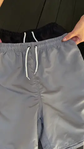ESSENTIAL FOR SUMMER DAYS 🙌🏼 Nosso Shorts Tactel é a peça essencial para os dias de verão, produzido com o material Tactel 100% poliéster para trazer leveza e usabilidade no dia a dia, seja para uma atividade física ou para ambientes aquáticos. Disponível nas cores essentials: Cinza e Preto. Acesse nosso link da bio e realize o seu pedido pelo atacado ou varejo!  #fyp #fashion #shorts #varejo #atacado #lojaonline 