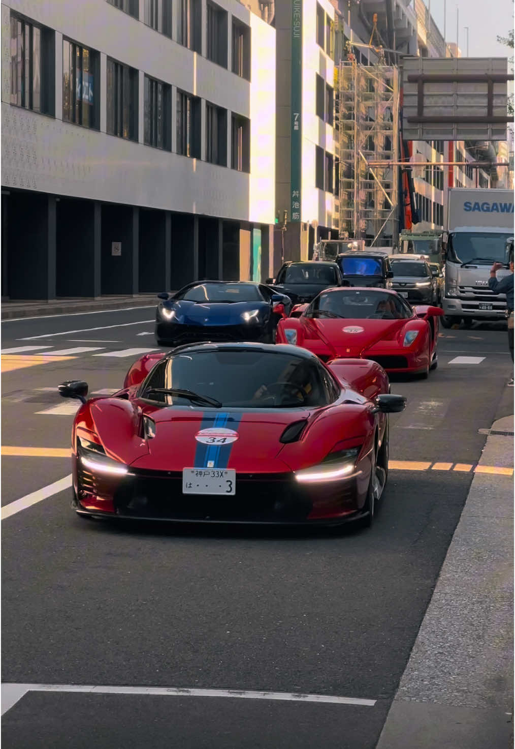 SP3 or Enzo ? 👀 #supercars #hypercars #ferrarienzo #ferraridaytonasp3 #daytonasp3 #ferrari #ferrariclub #carenthusiast #osakacars #japancarspotting #automotive 