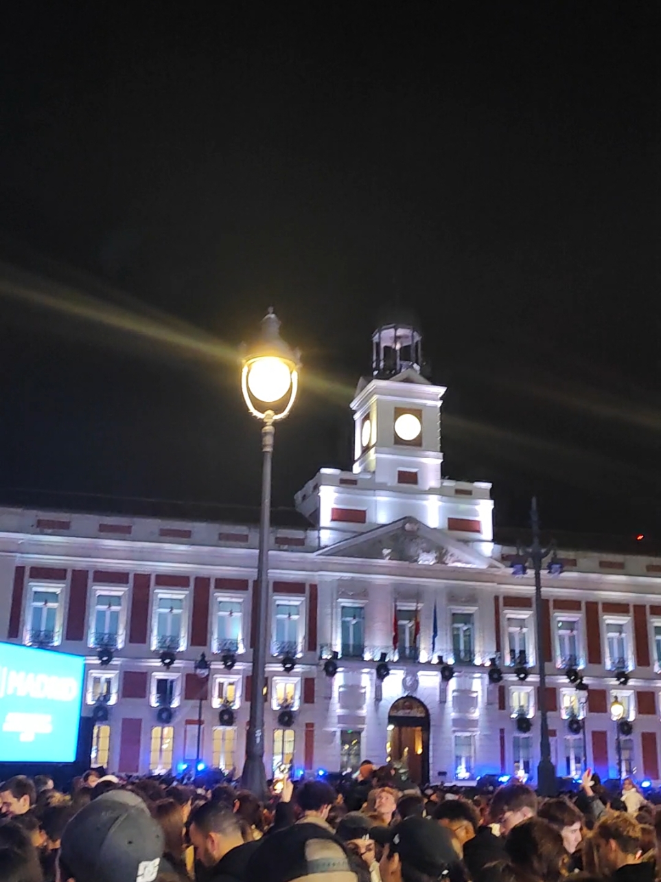 Madrid antes del encendido de luces de Navidad #madrid #Navidad #luces #madrileños #puertadelsol #arboldenavidad #christmas #mariacarey #christmastrees #arbol #lights #santaclaus #fyp #viral_video#viralditiktok