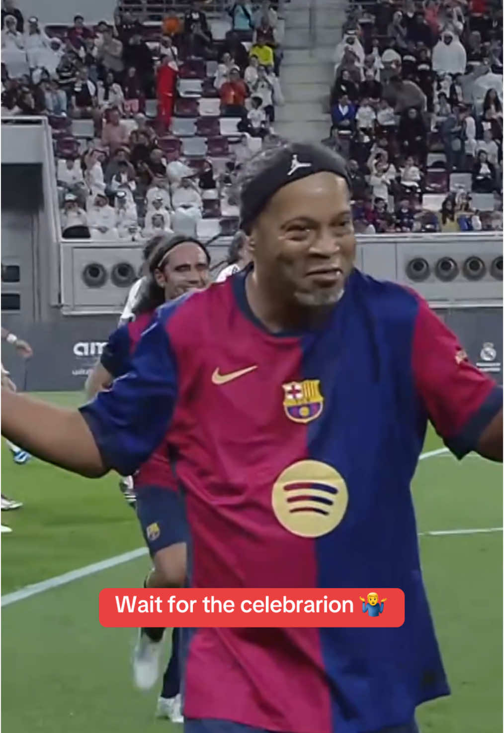 He still got it 🎩 @Ronaldinho #fcbarcelona #barçaontiktok #barcelona #Ronaldinho