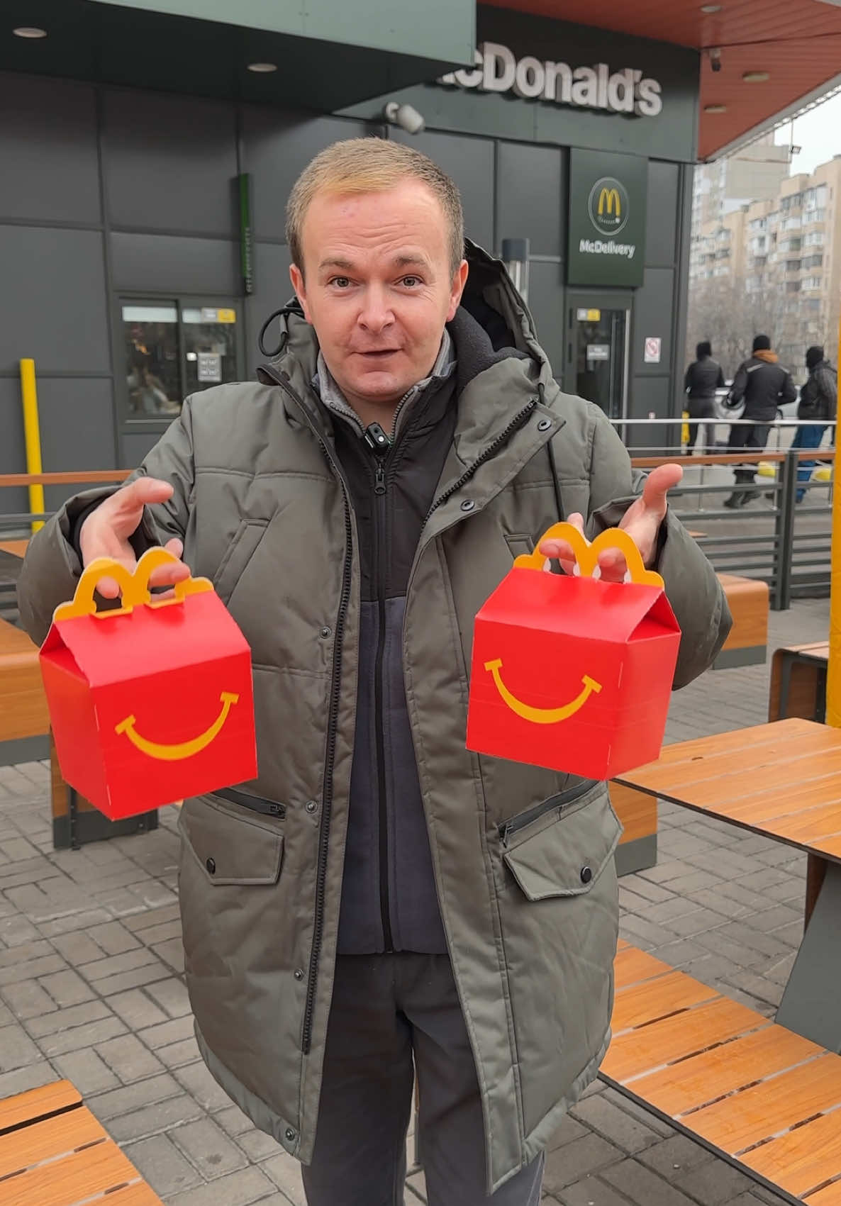 Огляд нових іграшок в Хеппі Міл в Макдональдз у цьому відео! #mcdonalds #supermario #happymeal #макдональдс 