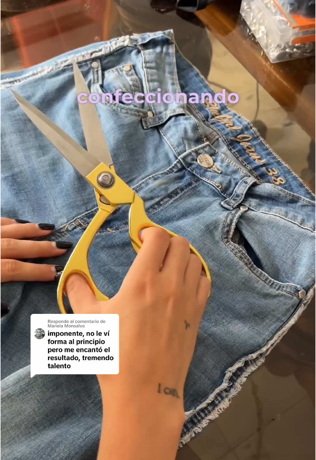 Respuesta a @Mariela Monsalvo aqui el proceso de como transformar un pantalon de jeans en una mini falda 🩷 #upcycling #upcycle #upcycledfashion #upcyclingclothes #handmade #miniskirt 