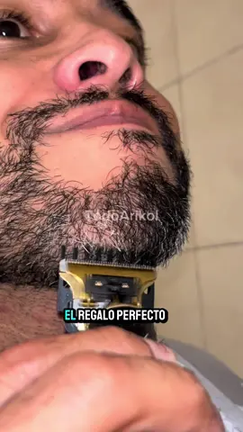 💈 Afeitado sin desorden con la máquina recargable que lo tiene todo: peines ajustables (1,5 mm a 4 mm), 3 horas de autonomía, cable USB y la capa mágica que se pega al espejo 🪞, retiene los pelitos y se limpia al instante 🧼. ¡Pedila ya por WhatsApp! 🚀 #BuenosAires #AfeitadoPerfecto #MáquinaDeAfeitar #HombresBA #HigienePersonal #VentaOnline