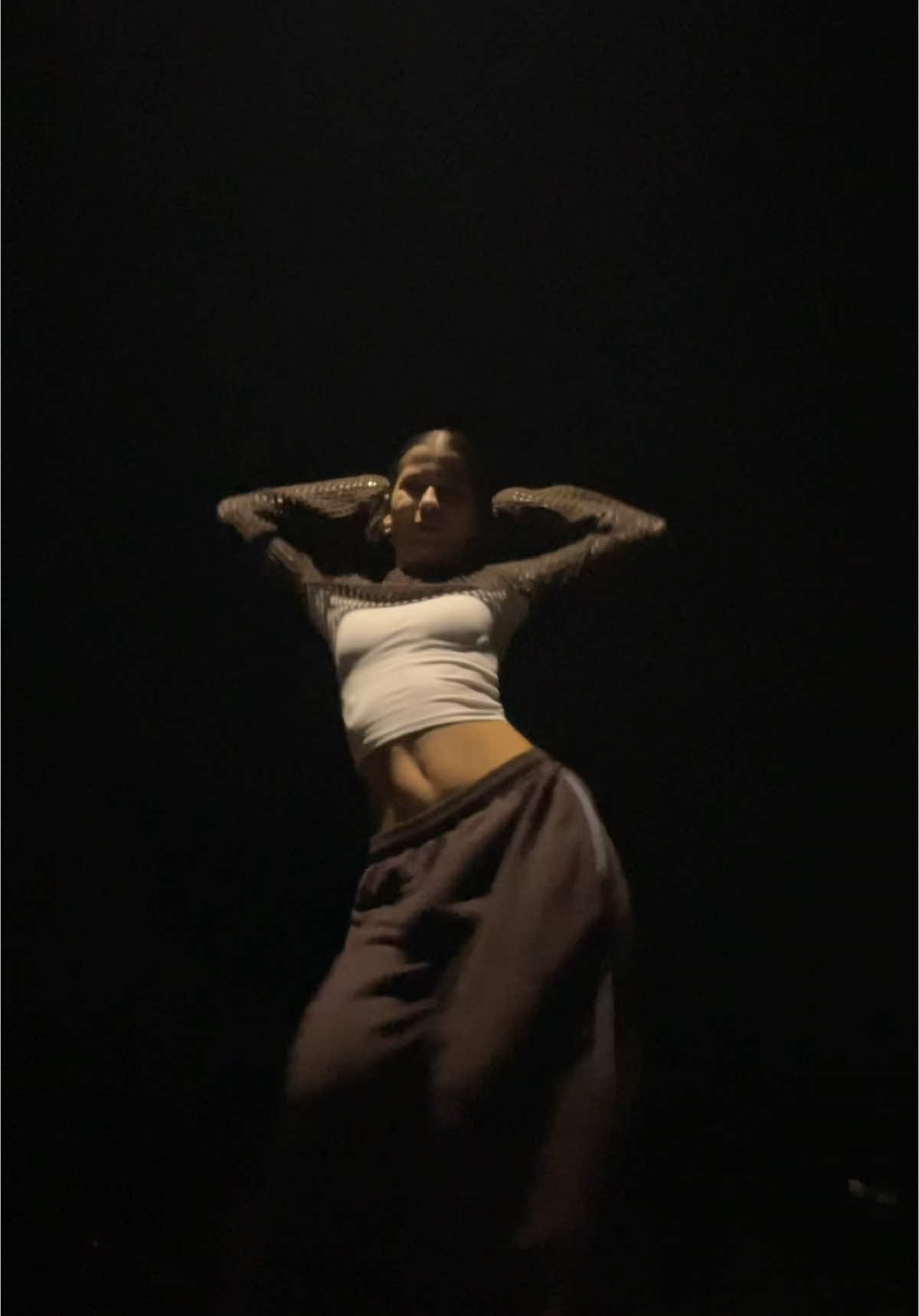 Love this dance💃 dc: @alexandra 🌟 #fyp #dance #dancer #fyfy #viralll #lumutatix #mamacitasrepost #dancing #dc #viralvideos #fy #foryouu #brownoutfits #soaked 