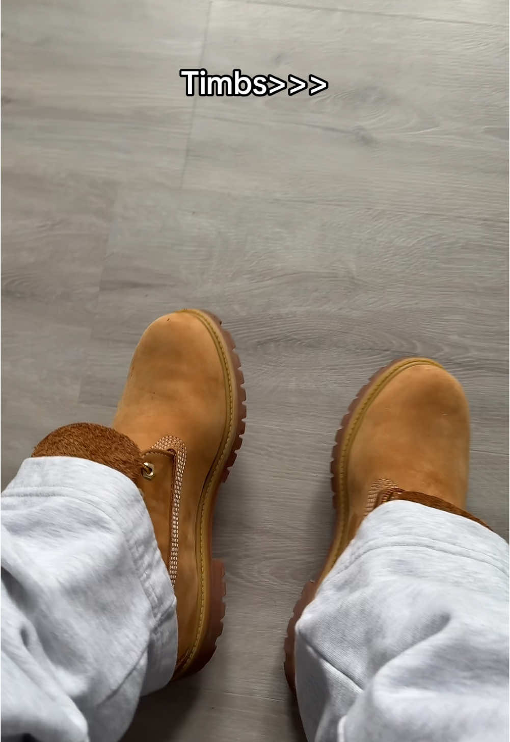 Best shor for winter frfr☝🏽 #timberland #timberlandboots #timberlands #boots #shoe #shoestyle #fashiontiktok #fashiontips #winterfashion #wintervibes #fyp #viral_video 