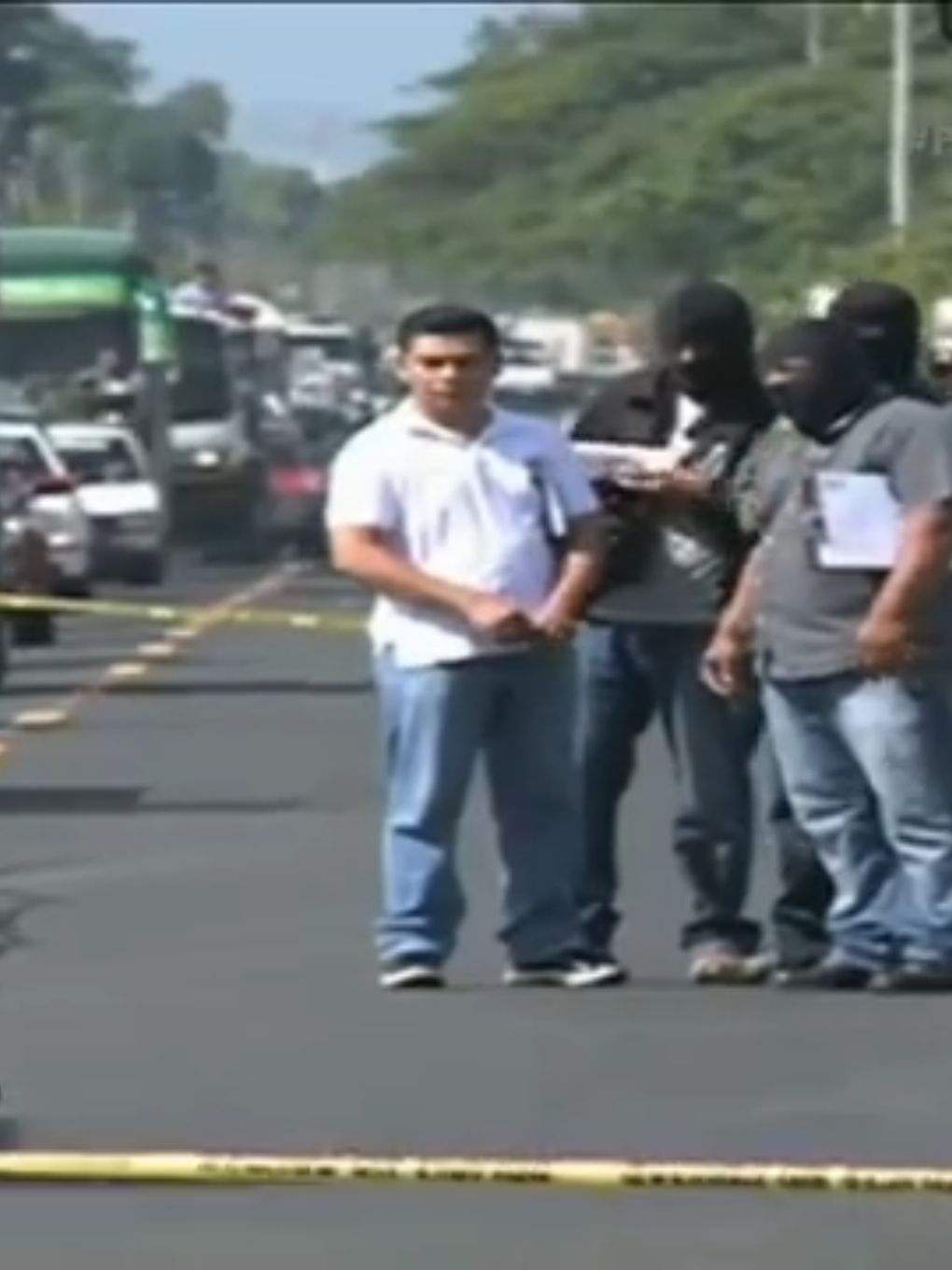 #ELSALVADOR #viral #22koficial #elmundo #fypシ゚viral #elsalvador4koficial #elsalvador4koficialr🇸🇻🇸🇻fyp #Viral Prohibido olvidar como las pantallas cobarde mente les quitaban vida  a los policía 